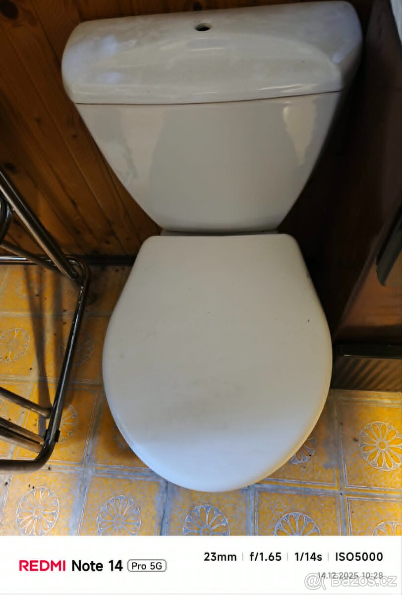 SPRCHOVÝ KOUT,VANA A TOALETA. - 3