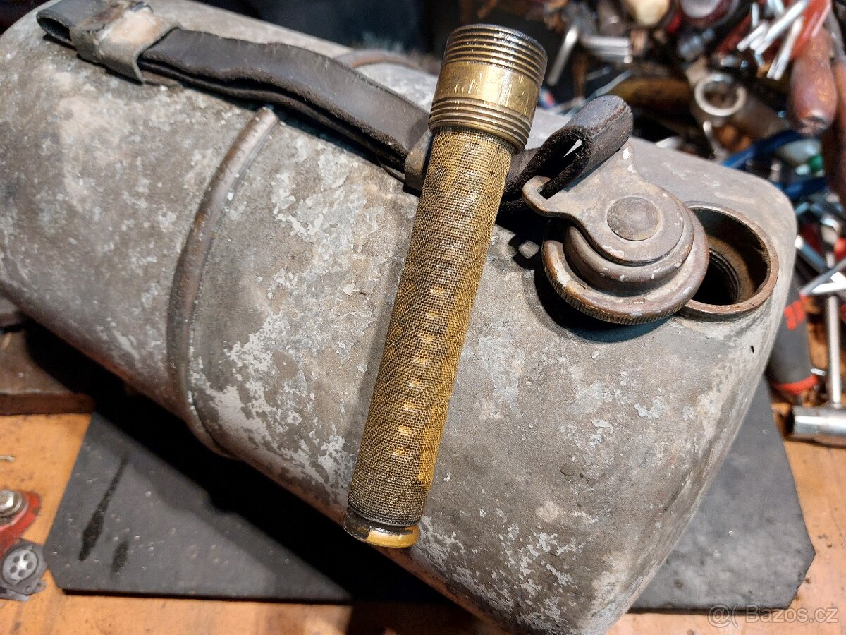 Starý kanystr na veterána 20-30.léta. - 3