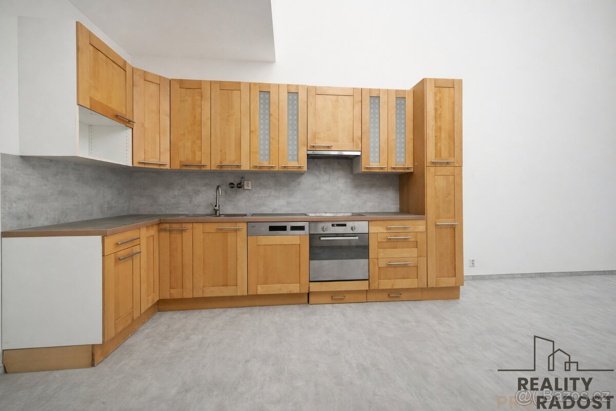 Pronájem bytu, 1+kk, Pardubice - 3