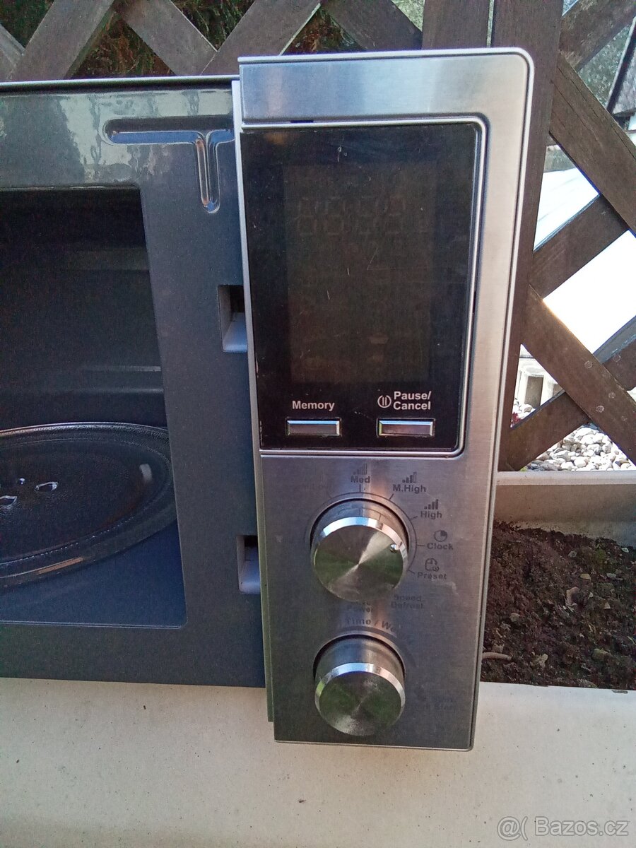 MIKROVLNNÁ TROUBA ECG - 3