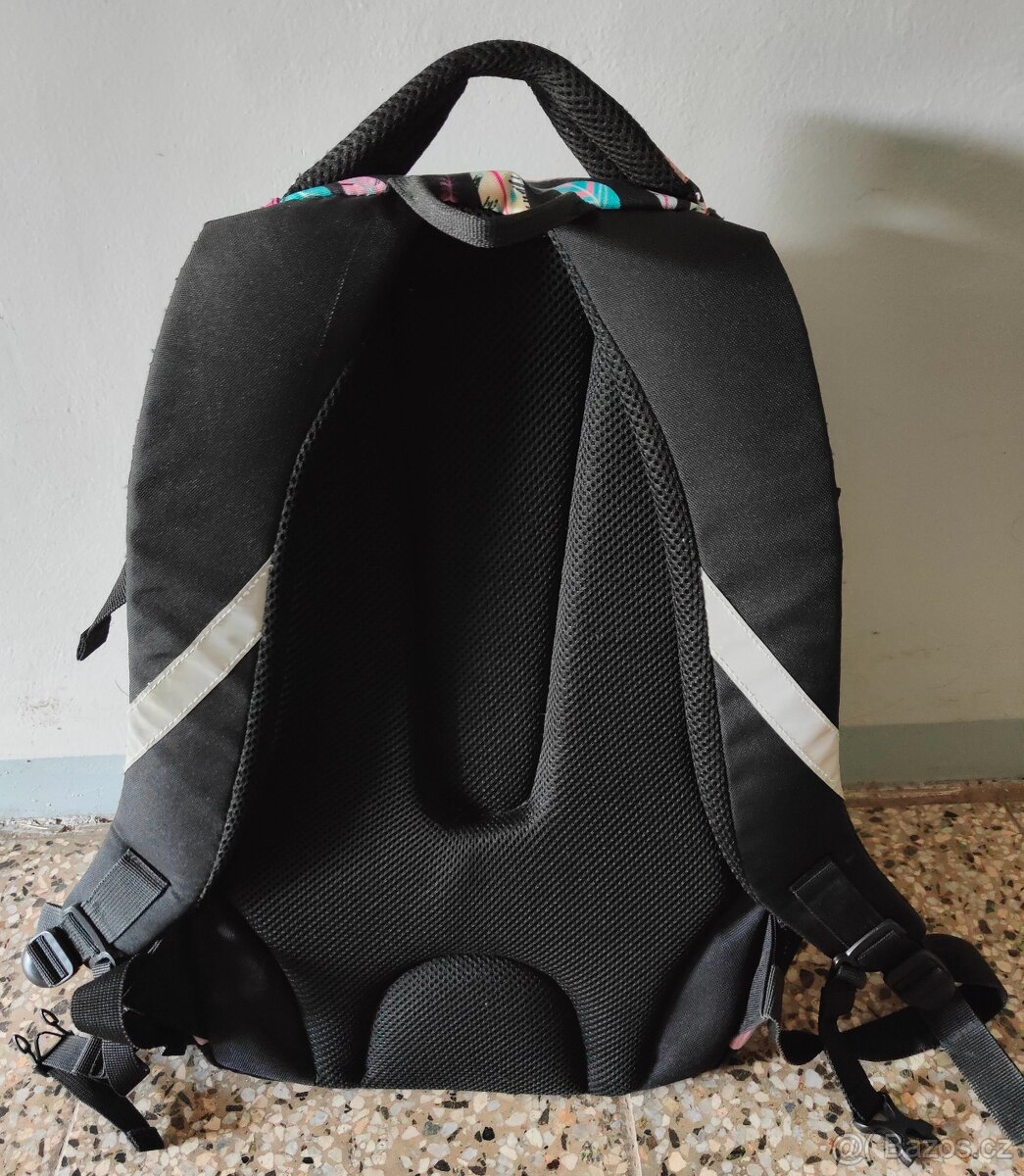 Pěkný dívčí batoh - 3