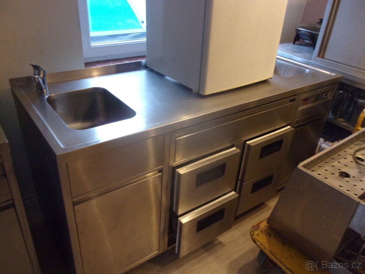 NEREZOVÁ PROFESIONÁLNÍ KUCHYNĚ - 3