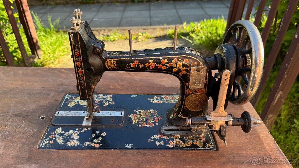 starý šicí stroj - 3