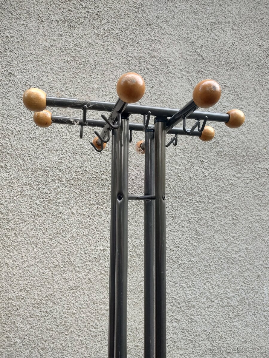 VĚŠÁK KOVOVÝ VELKÝ - PC 3000,- - 3