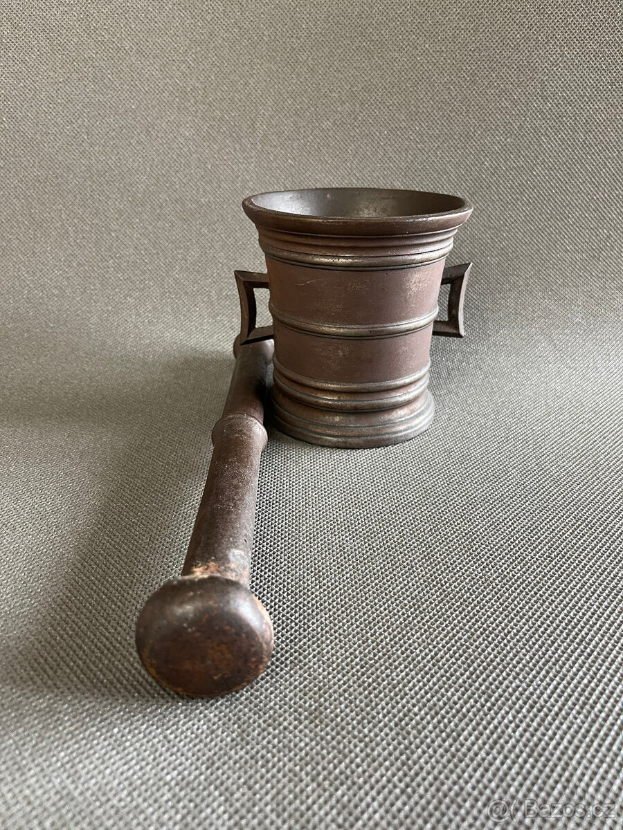 Starožitný litinový hmoždíř s tloukem č. 3 váha 2200g - 3