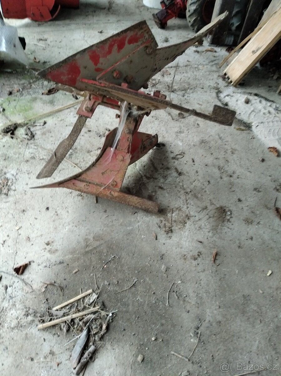 Vari,tera oboustranný pluh, obracák APH - 352 - 3