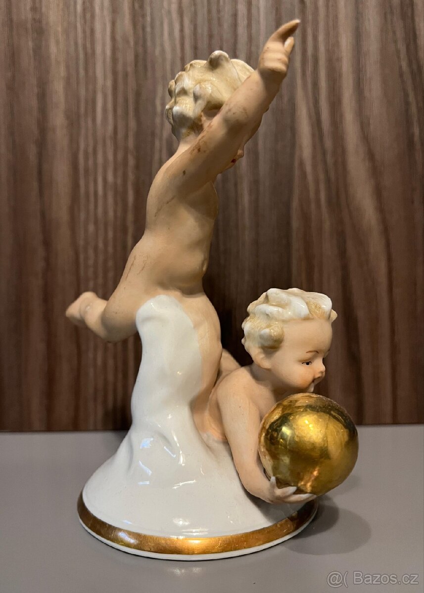 Keramická soška CHLAPEČCI S MÍČEM - 3