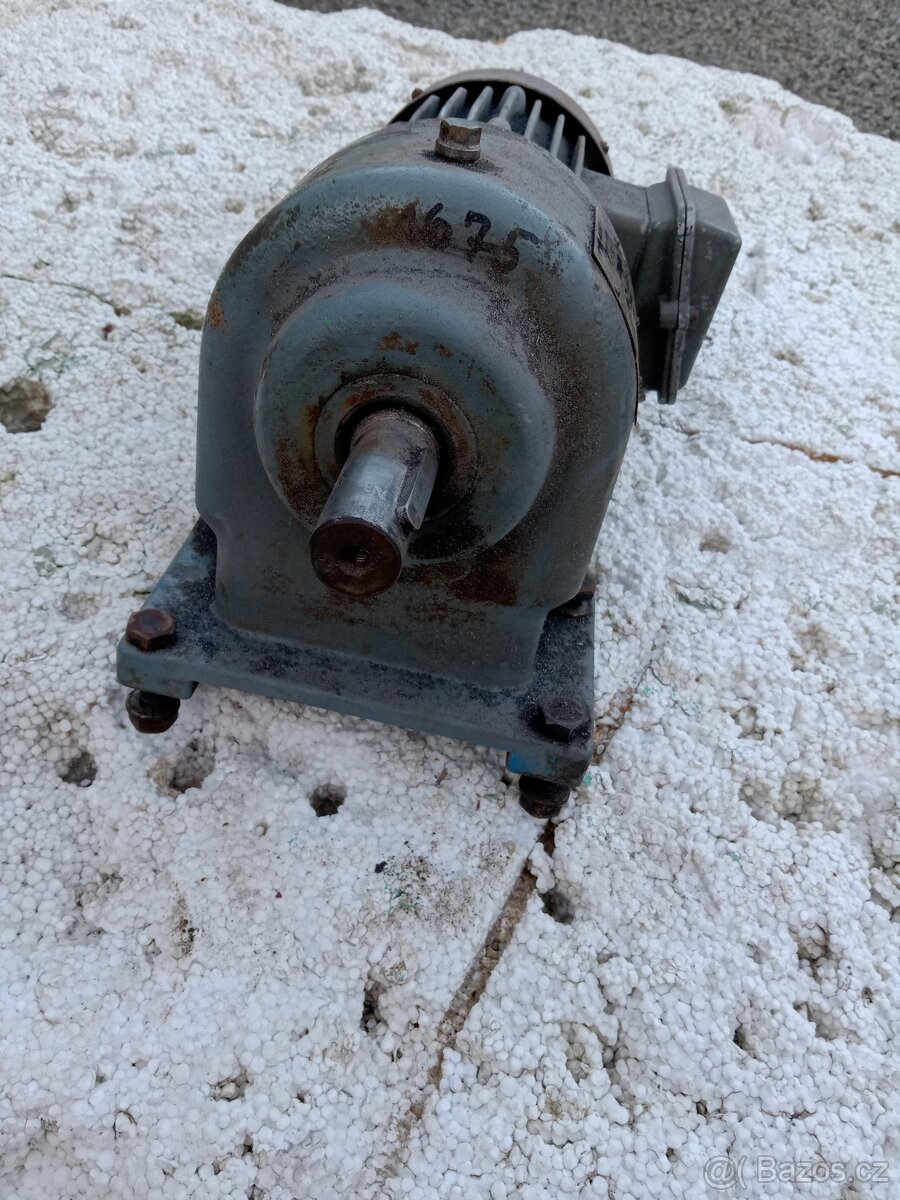 Elektromotor s převodovkou č.1 - 3