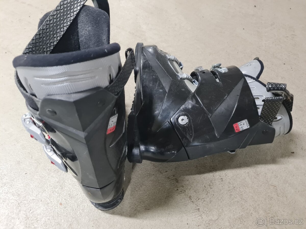 Sjezdové carvingové lyže + lyžáky + hůlky - 3