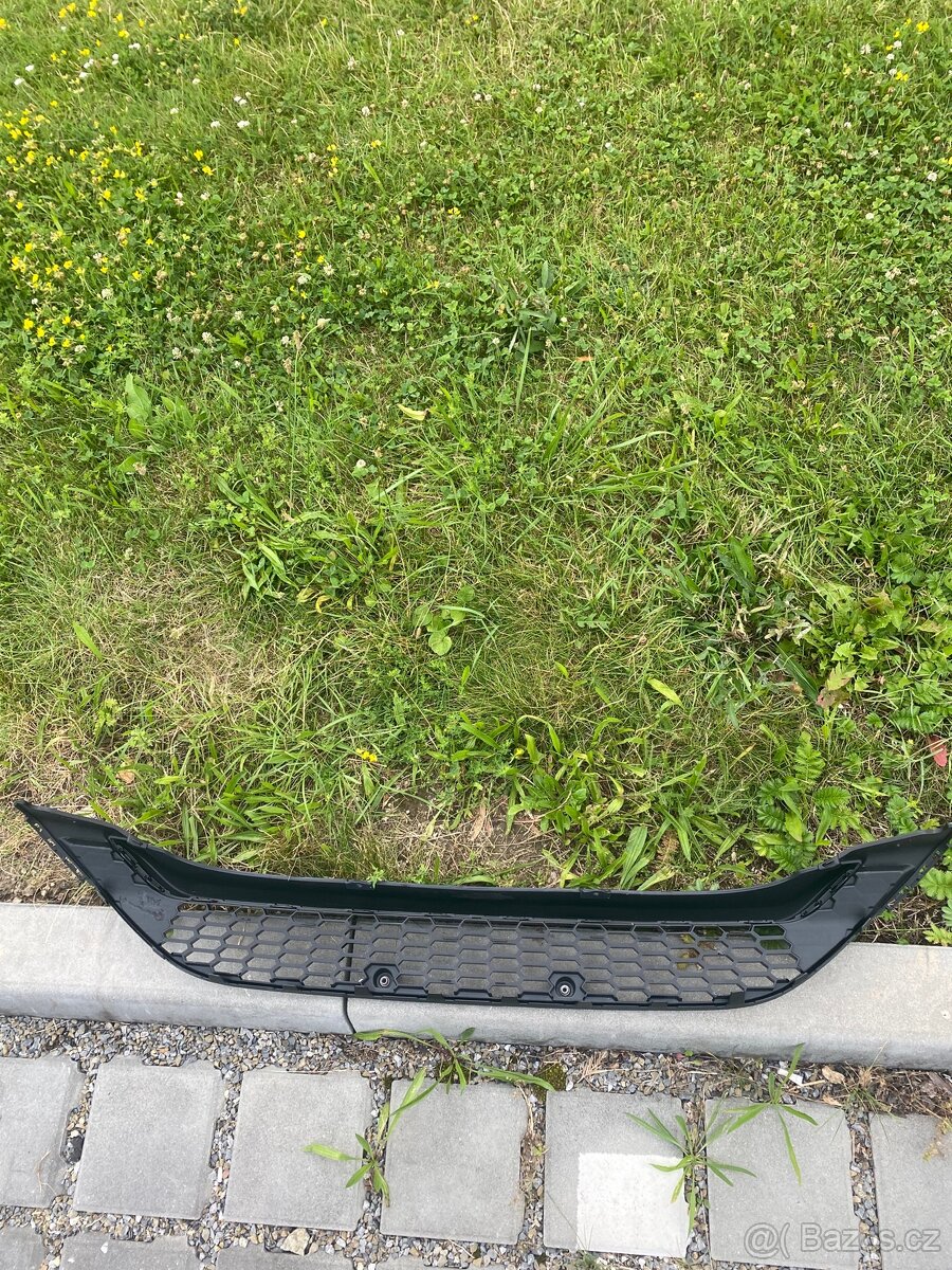mřížka perednoho naraznika ford focus 2018 - 3