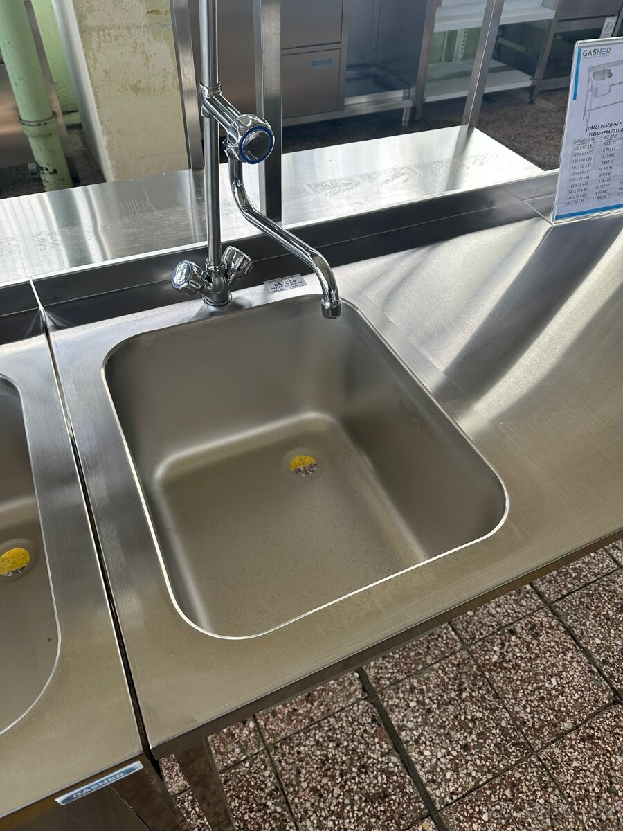 Nerezový dřez s pracovní plochou - 3