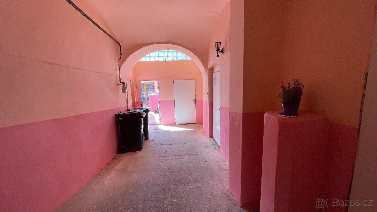 Činžovní dům s 6 byty Slaný centrum, nová okna a střecha - 3