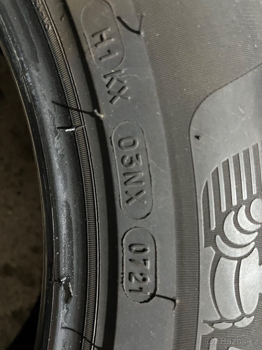 Prodám pneu 215/60R17 - 3