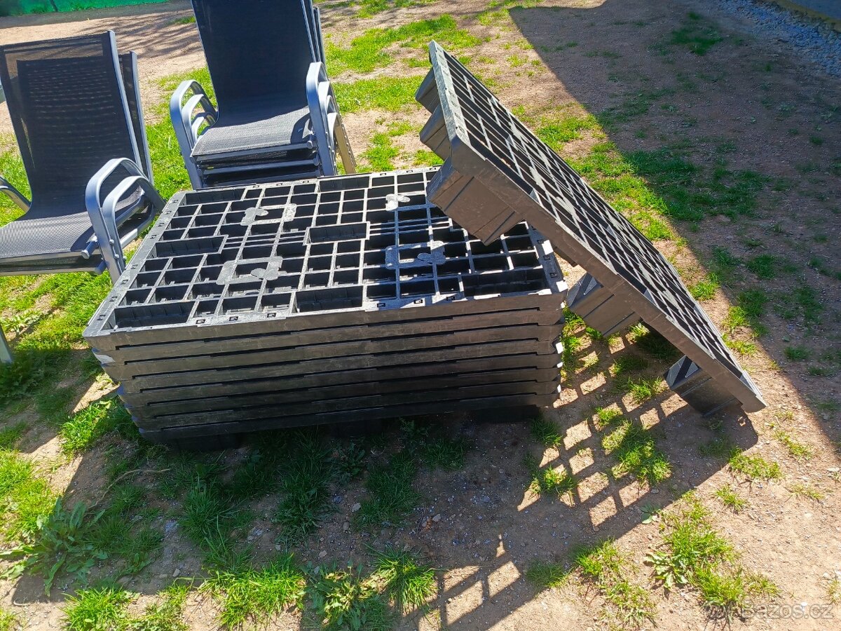 Palety plastové - 3