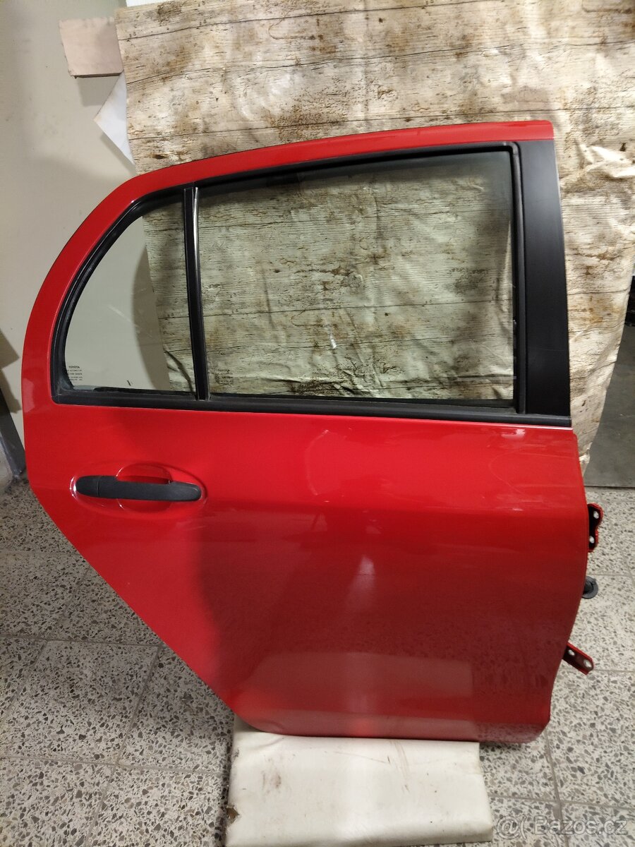 Toyota Yaris dveře - 3