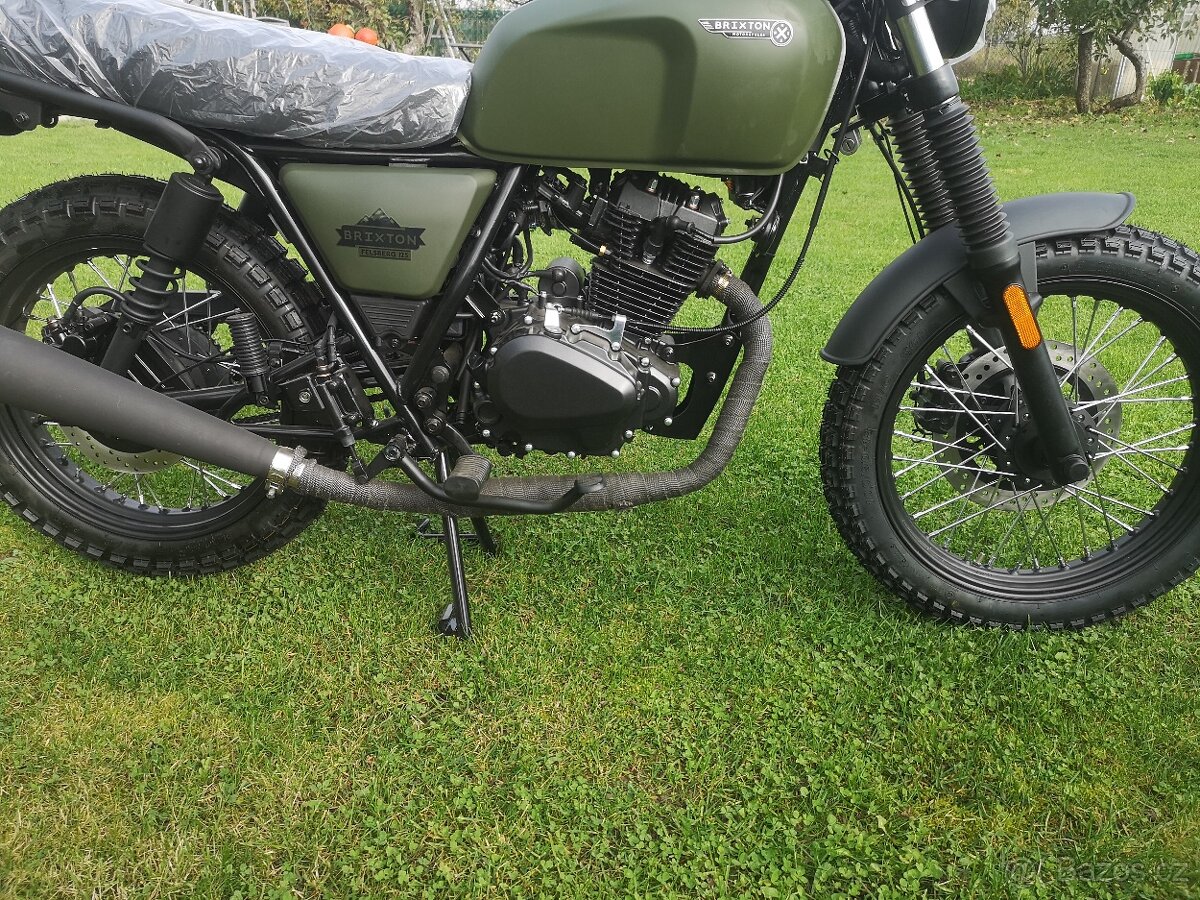 Brixton 125, nový, škrábanec na nádrži. - 3