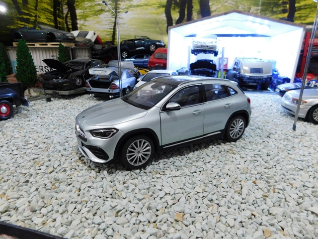 model auta Mercedes GLA 1:18 - 3