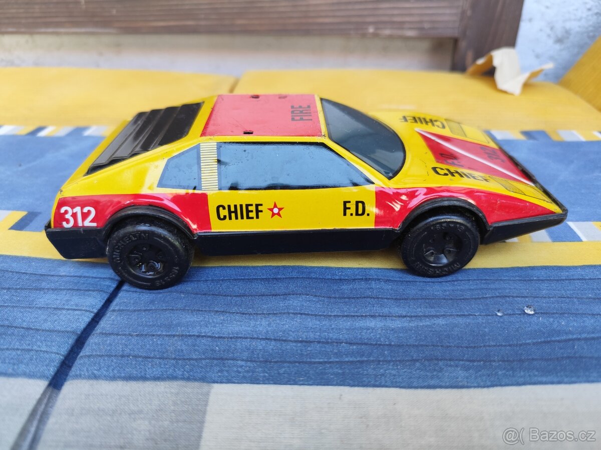 Staré plechové auto - 3