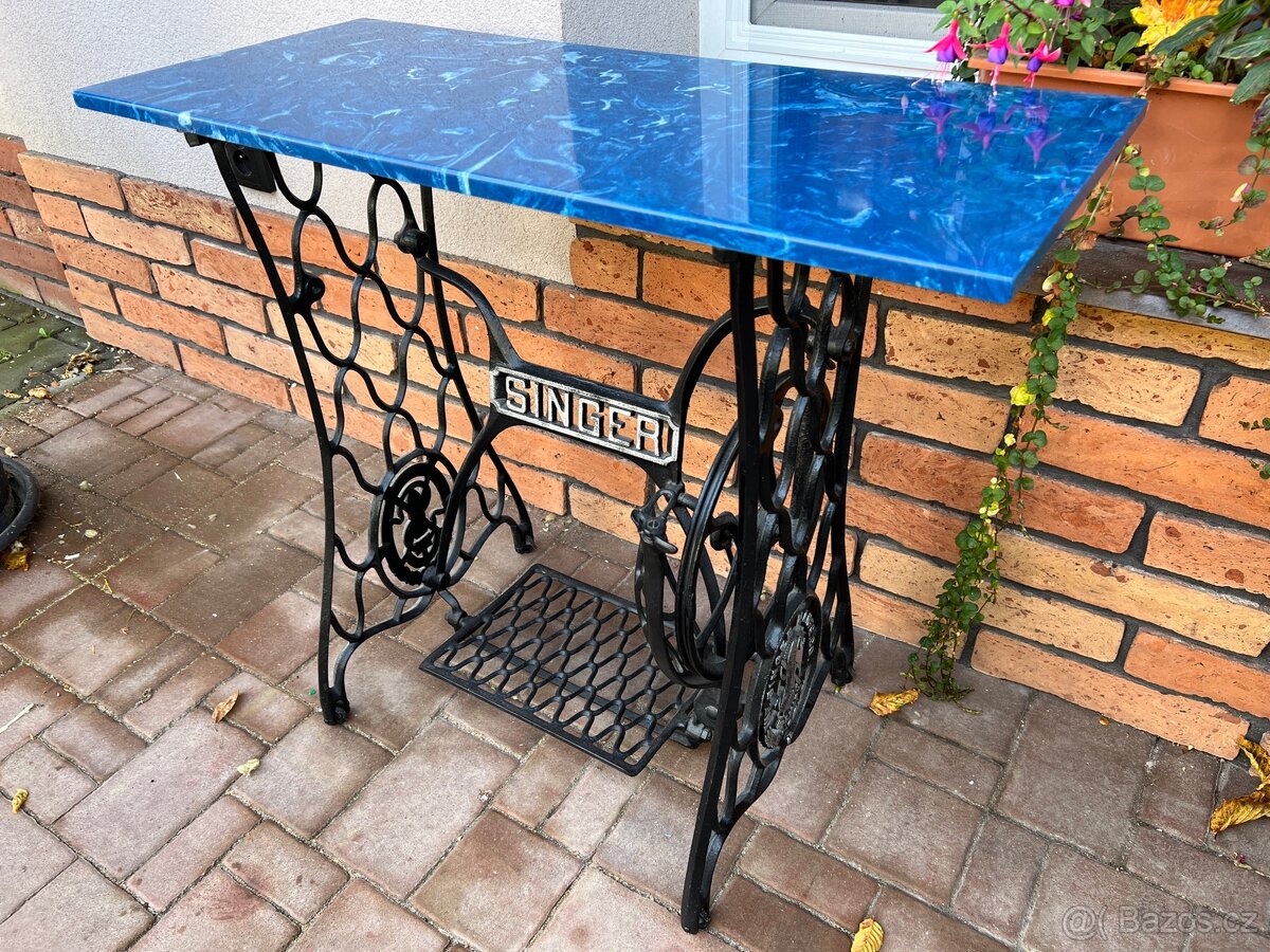 Stolek litinový - 3