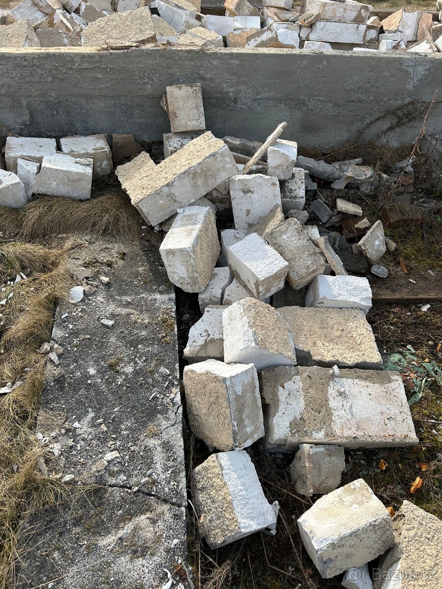 Tvárnice a cihly zadarmo - 3