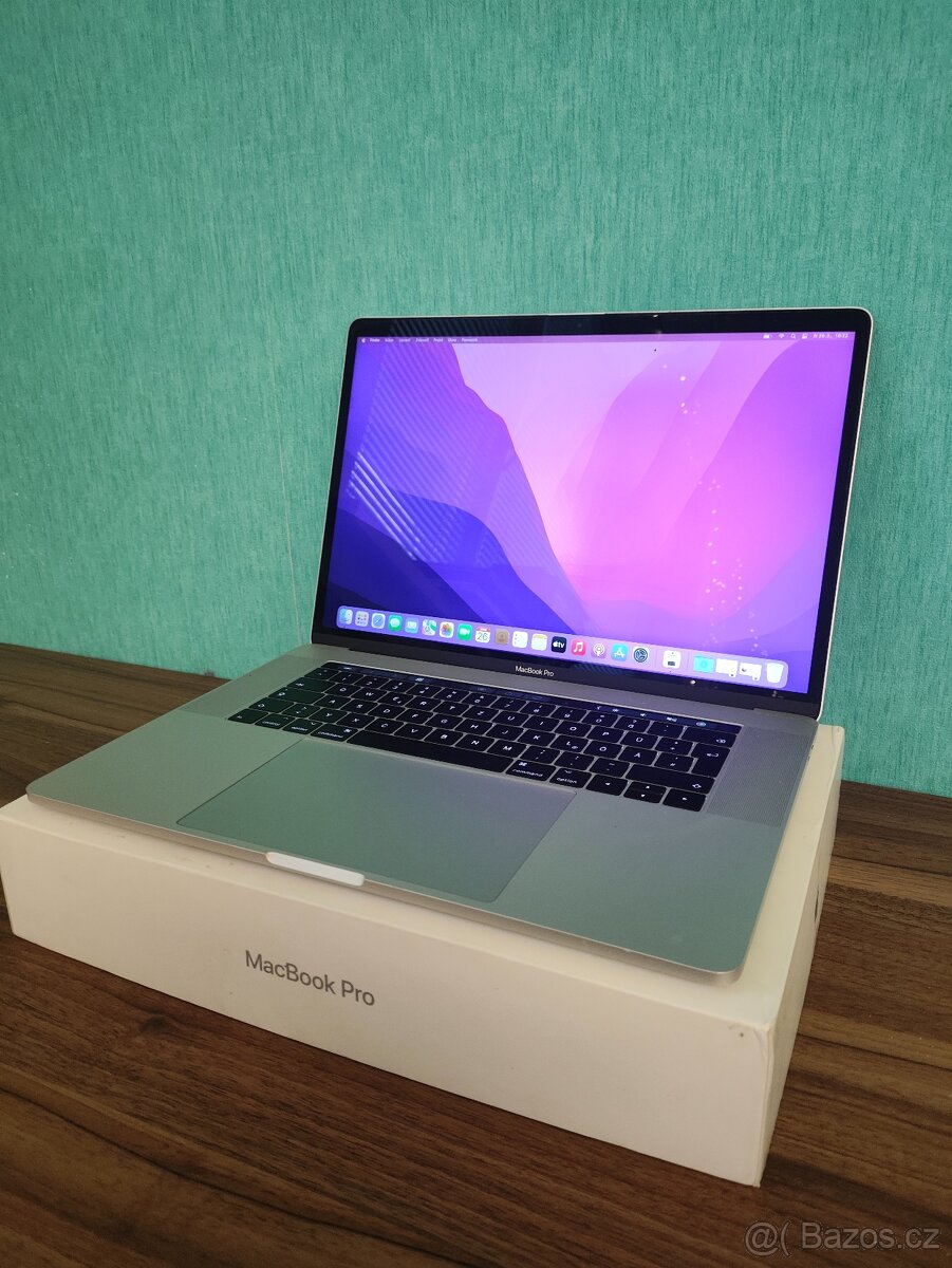 MacBook Pro 15 2016 | i7 • 16GB • 256GB SSD - 3