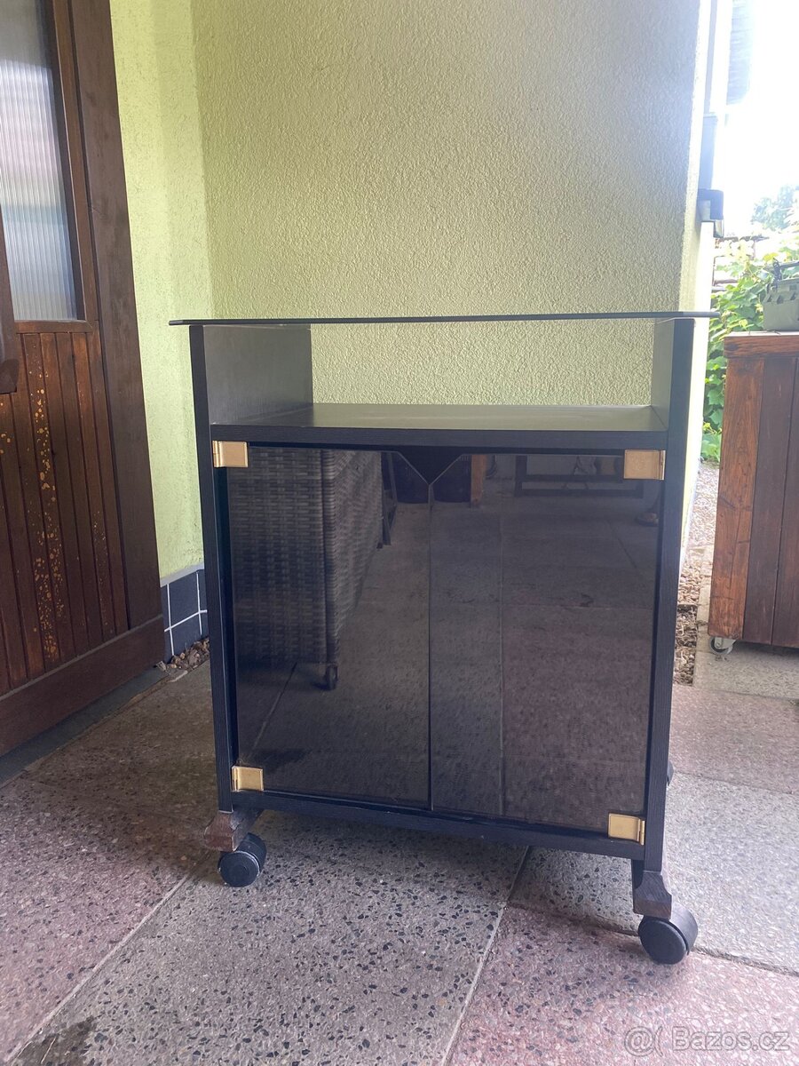 Skříňka pod TV - 3