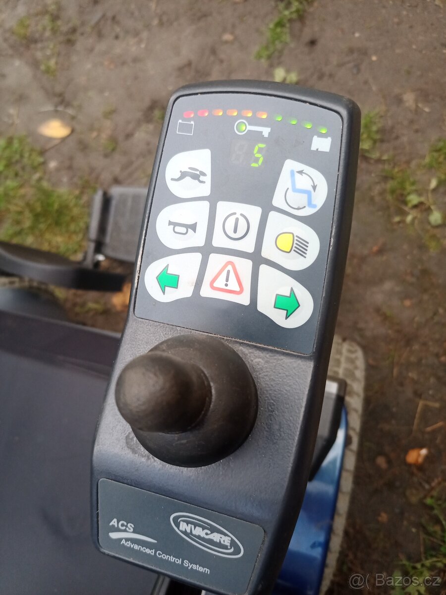 Prodám elektrický invalidní vozík funkční - 3