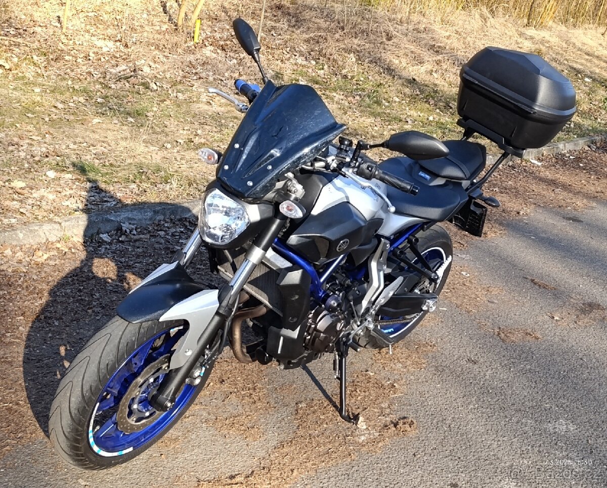 YAMAHA MT-07 - 3