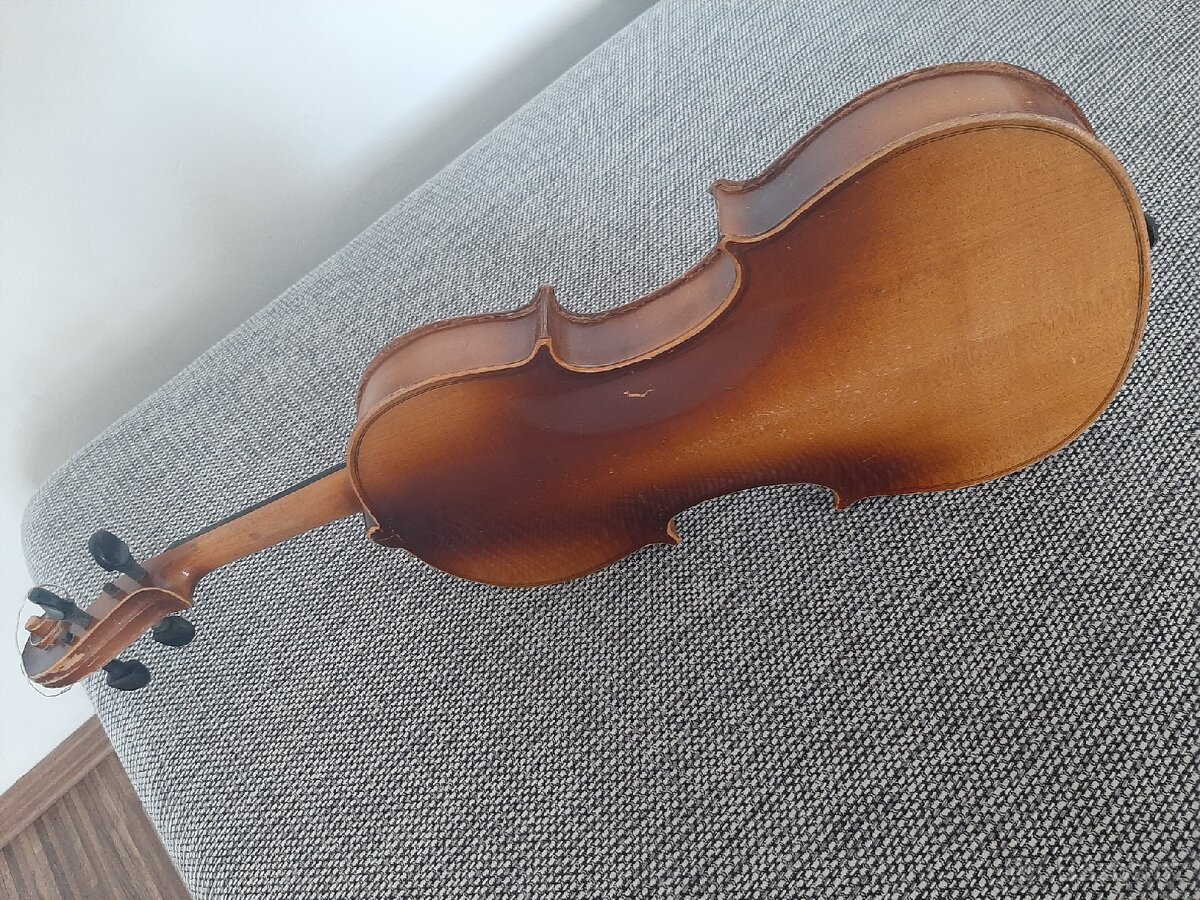 Housle 4/4 - 3