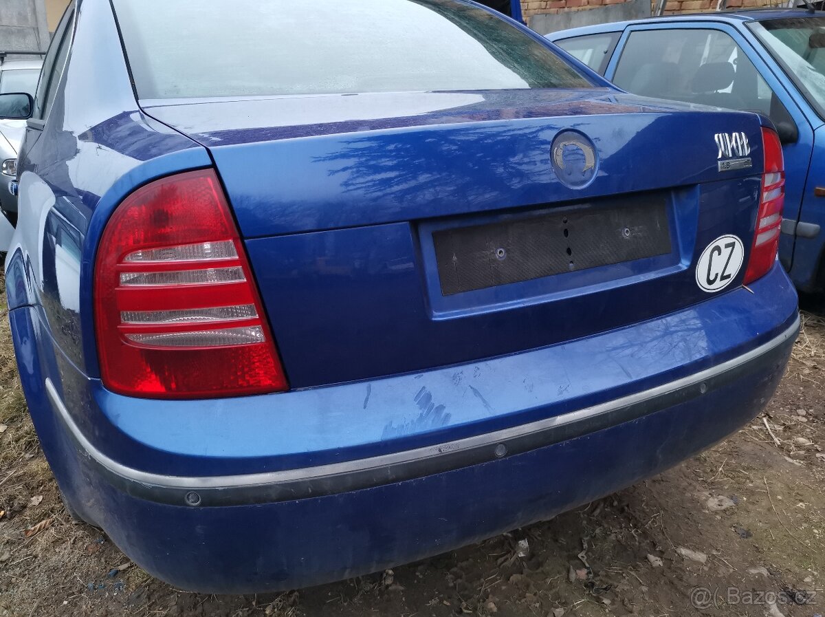 Škoda Superb veškeré díly z vozu modrý černý - 3