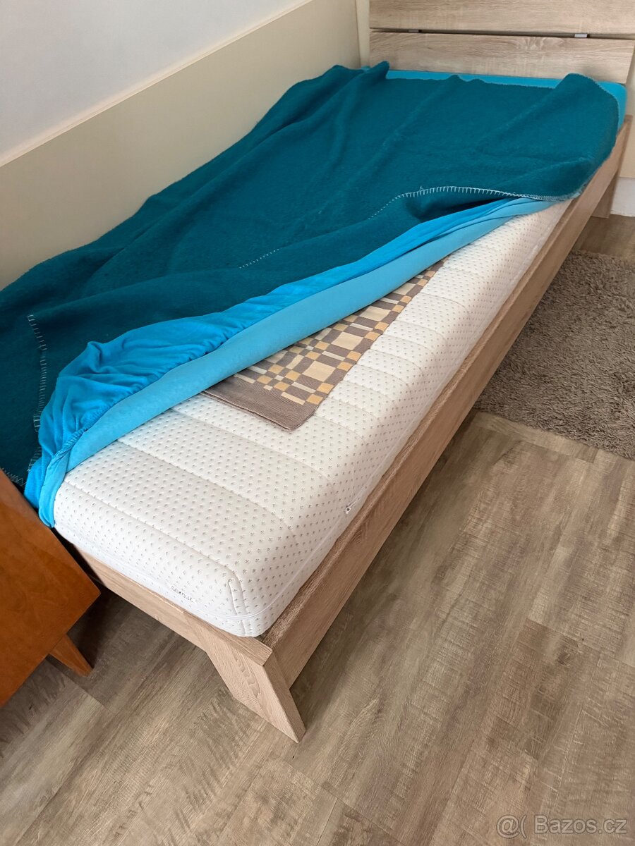 Postel i s matrací úplně nová - 3