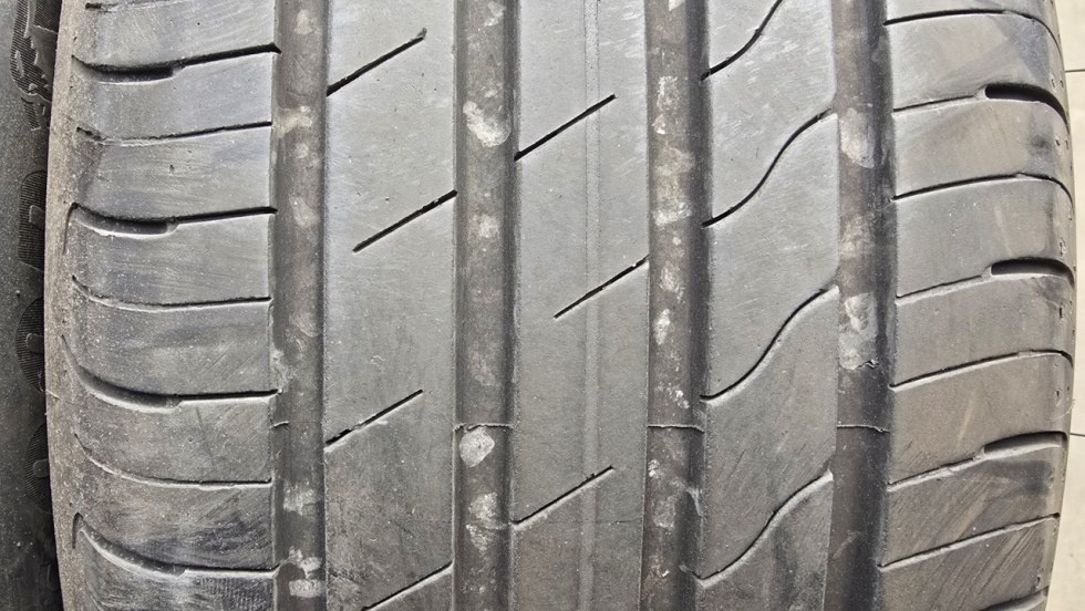 Letní pneu 215/55/17 Good Year - 3