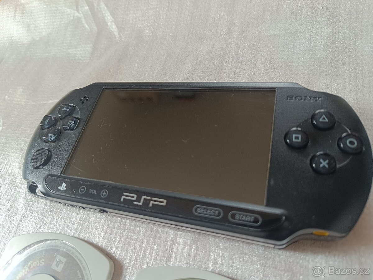 Herní konzole PSP, nabíječka + 2 hry / PlayStation Portable - 3