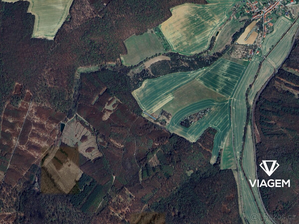 Pole 949 m² - 3