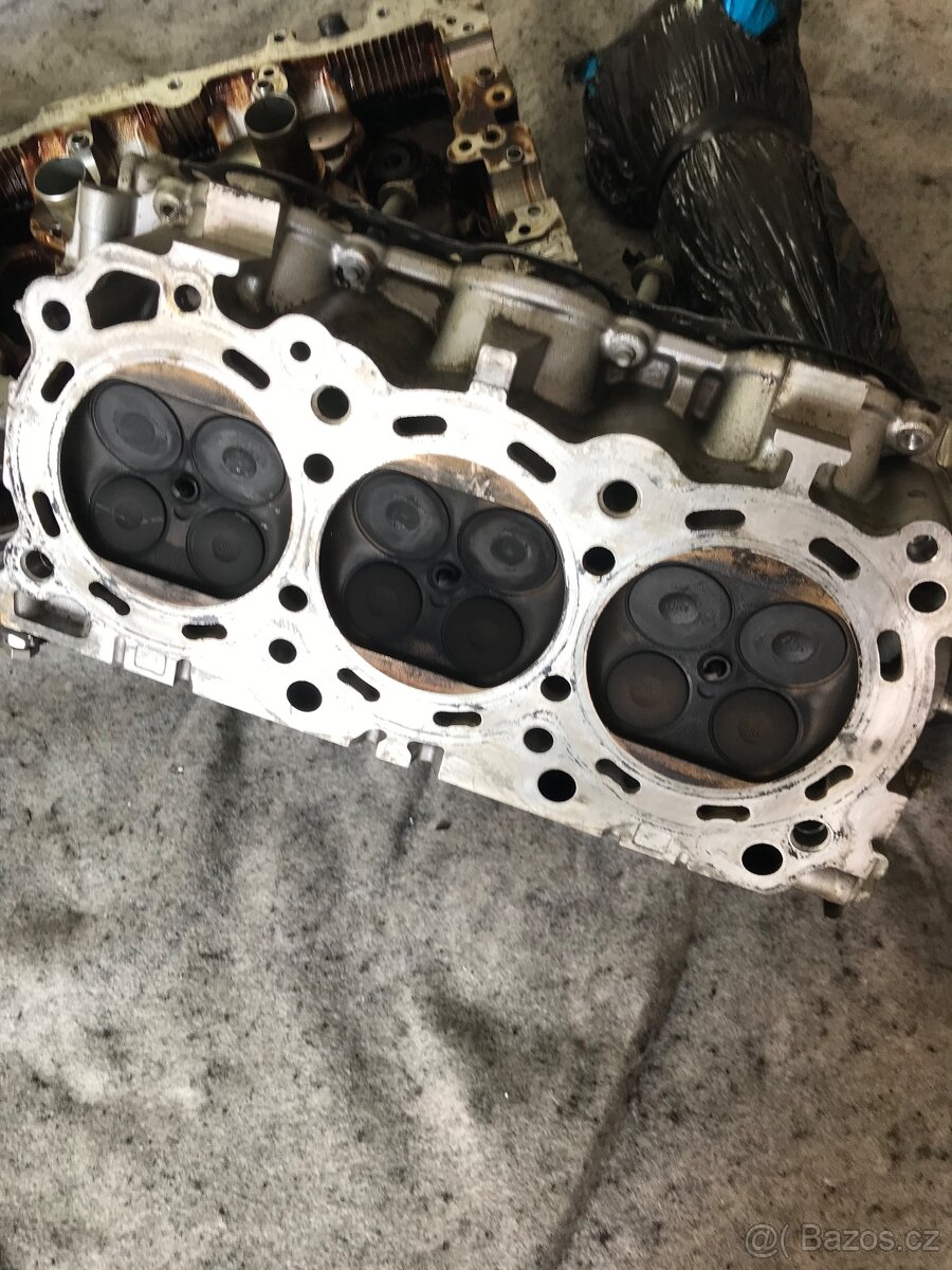 Prodám hlavy motoru VQ35 infinity - 3