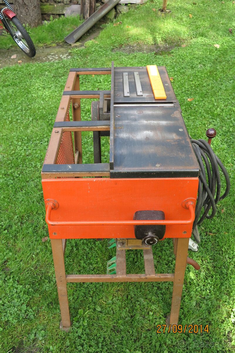 HOBLOVKU české výroby šíře 20cm na 380 V,dvounožovou. - 3