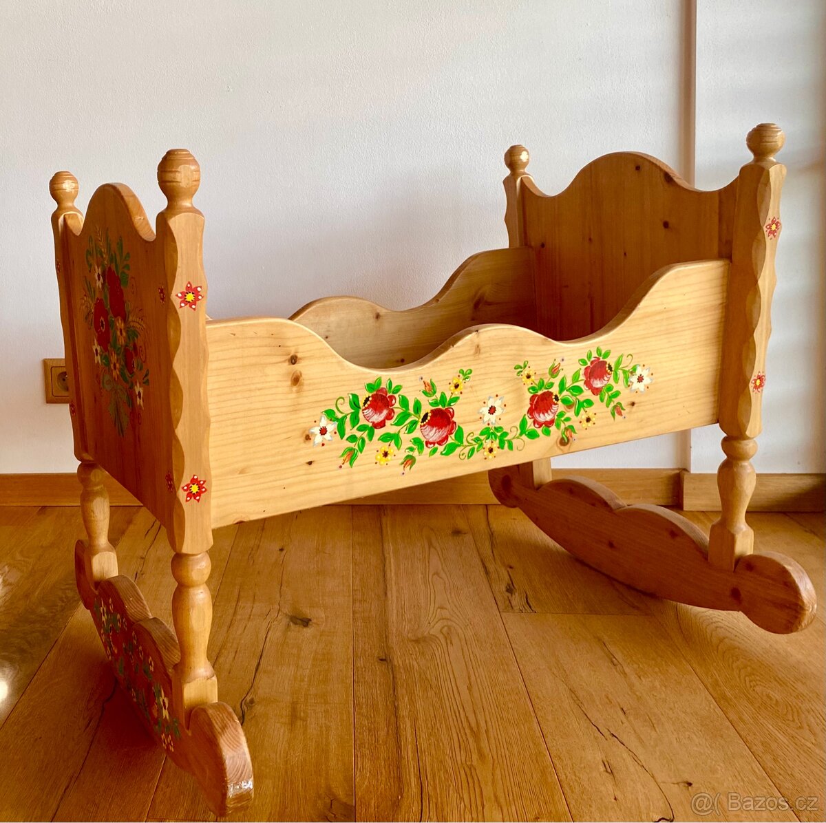 Stará dřevěná malovaná kolébka - 3