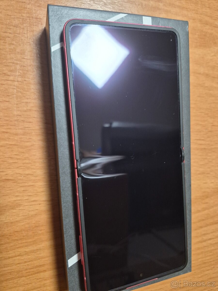 Mobilní telefon Samsung Zflip7 - 3