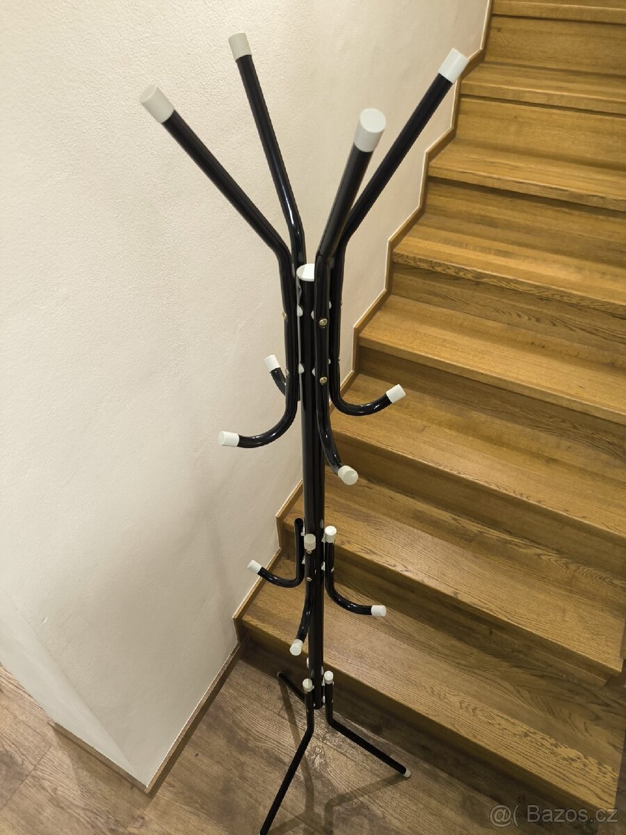 Samostatně stojící věšák - 3