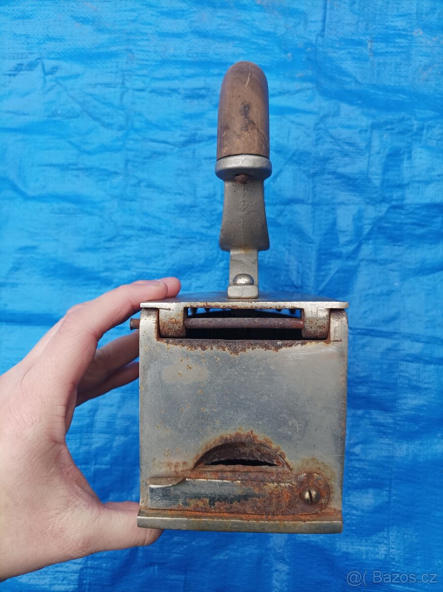 Stará žehlička, made in Czechoslovakia - 3