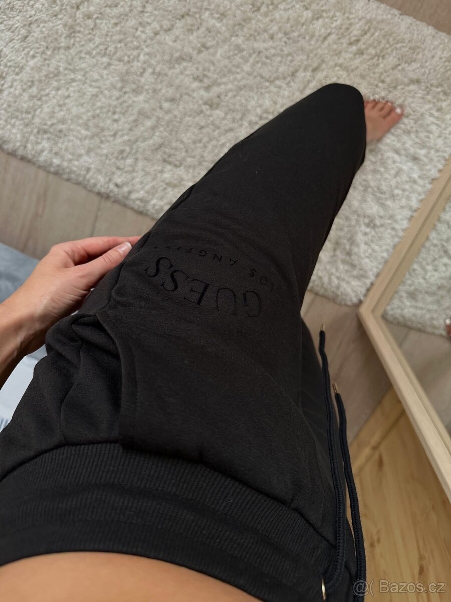 GUESS ČERNÉ TEPLÁKY - 3