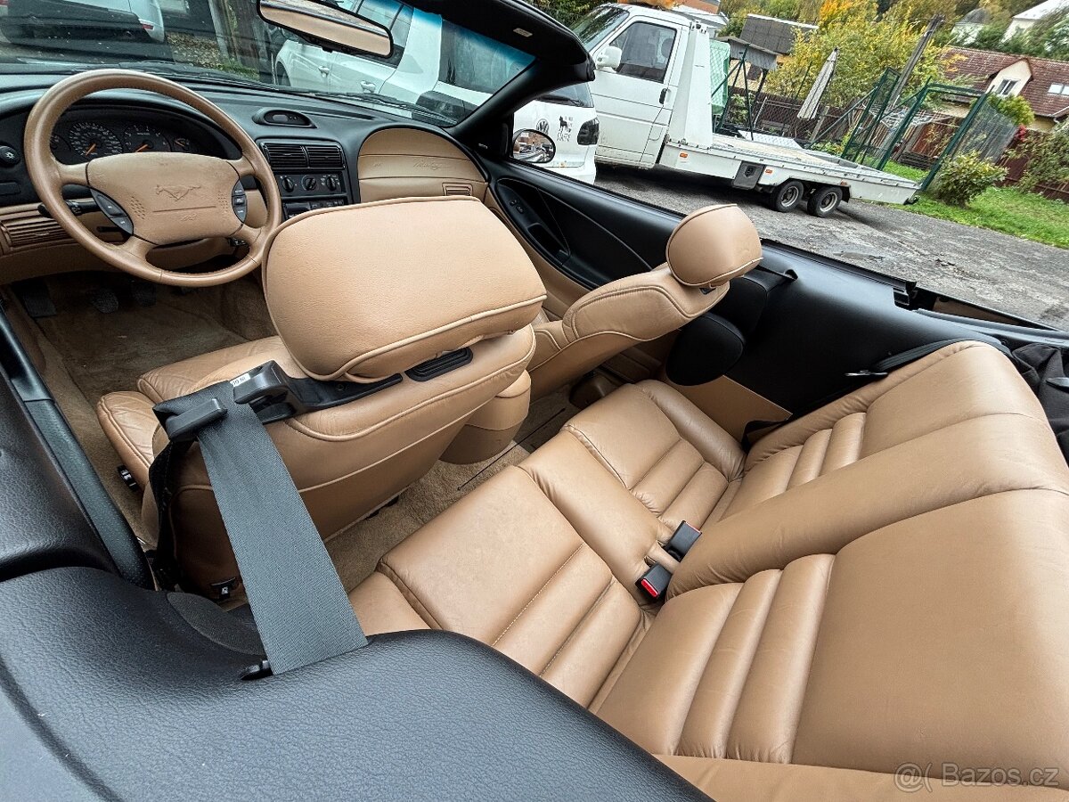 Ford Mustang GT Convertible - 3
