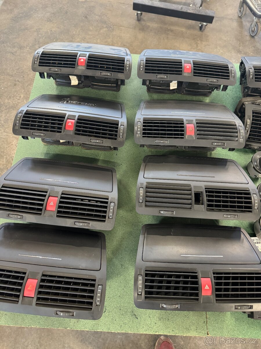 Octavia 2 gateway, výdechy topení, panel Klimy, páčky - 3
