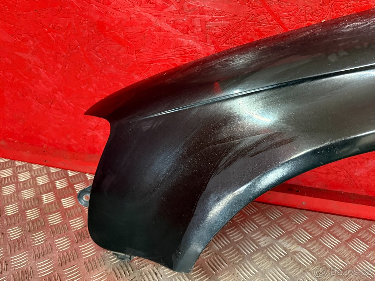 LEVÝ PŘEDNÍ BLATNÍK AUDI A4 B7 ČERNÝ - 3