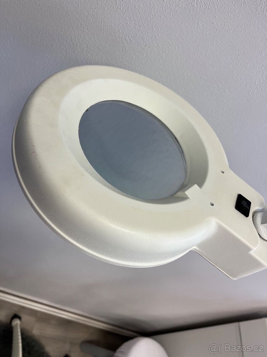 Kosmetická lampa s lupou - 3