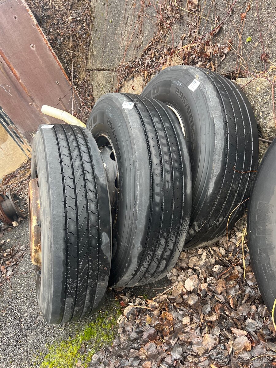 Pneumatika s diskem 295/80 R22.5 - 3
