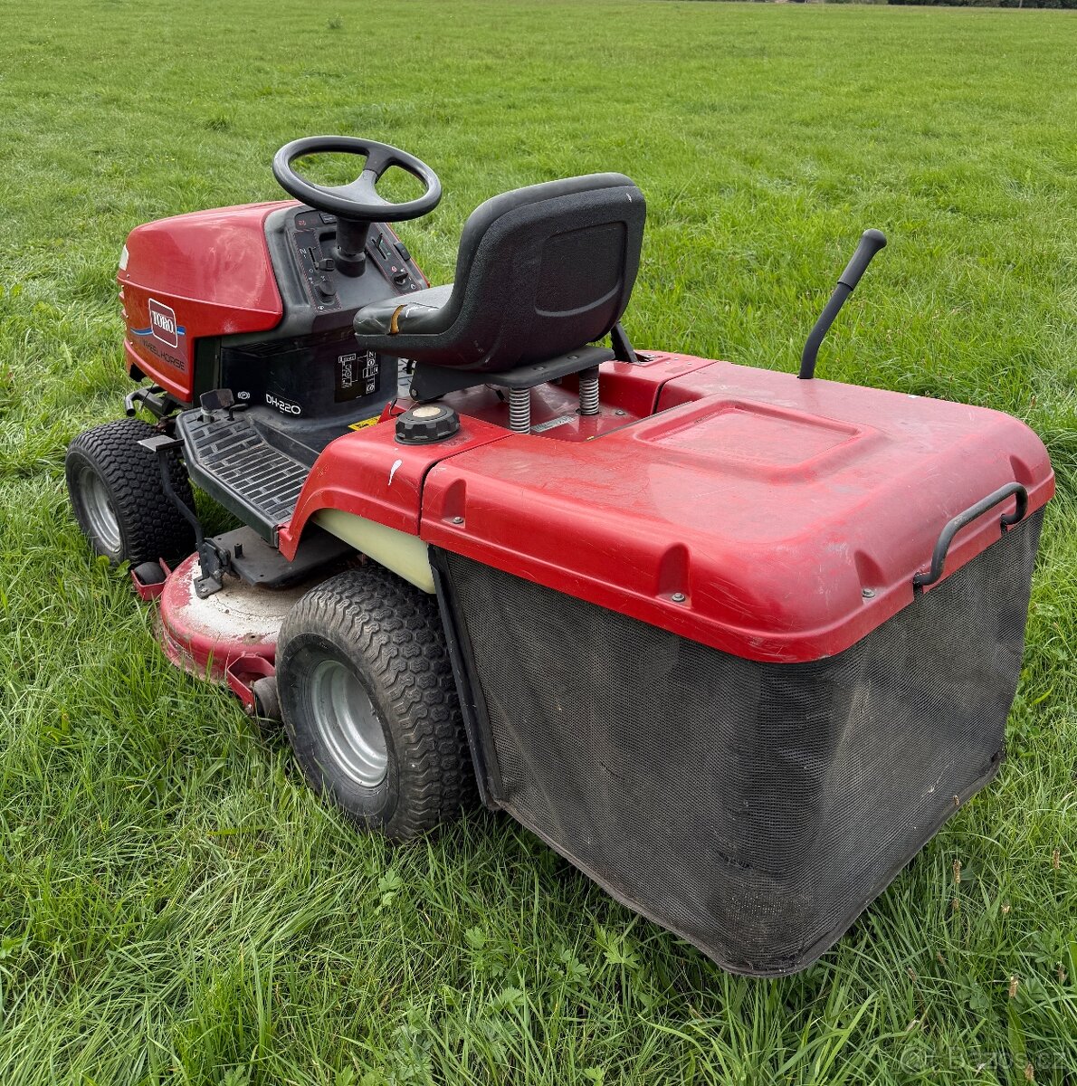 Zahradní traktor TORO DH 220 - 3