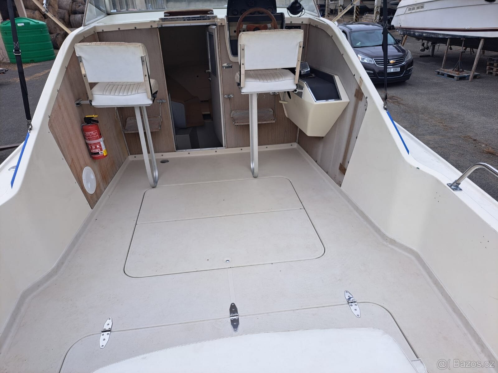 Rybářská loď s kajutou Bertram 25 - 3