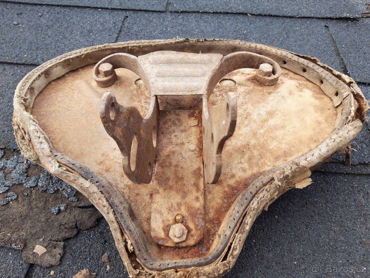 Sedlo Ogar 350, 1948, typ 12 - 3