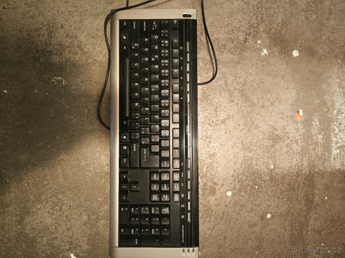 Monitor LG, klávesnice génius - 3